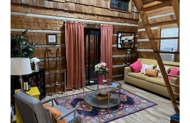 Log Cabin on Main St. In the ❤️ of Winston Salem. Sleeps 4 comfortably.