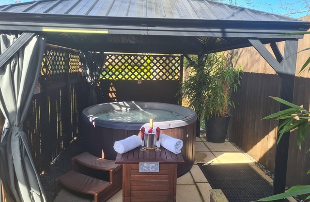 Log Cabin with Private Hot Tub, Adult only