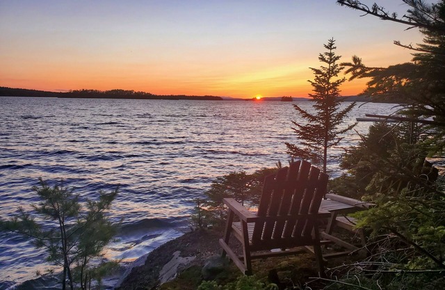 Log Cabin right on Moosehead Lake