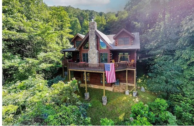Log cabin, spectacular view, private trail. Home base for your WNC adventures.