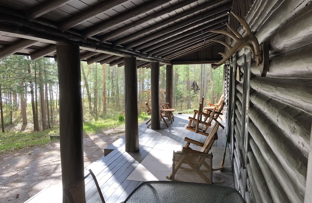 Cabane en rondins - Très privé - Plus de 300 pieds au bord de l'eau