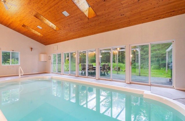 Log Cabin with Private Indoor Heated Pool-Hot Tub-firepit-Game Room-100 acres