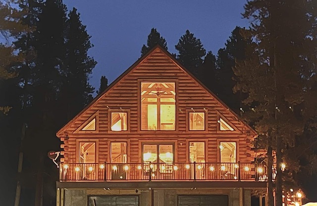 Log Home at 10,000ft! Spend time in the mountains! Adventures await!