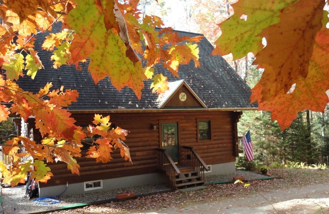 Log Home in Forest Setting, avec Lake Privileges @ Mountain Lakes Community