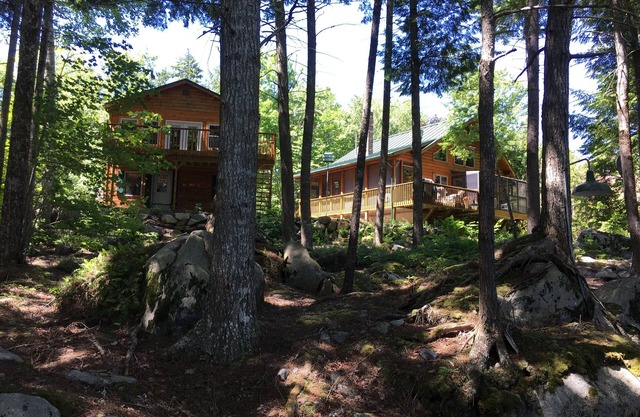 Log Home sur Pristine Cold Stream Lake