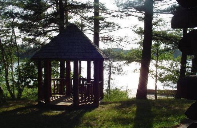 Log Home On Wequas Lake, dog-friendly, bateaux gratuits