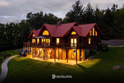 Log Home on Williamstown Lake - Near Ark