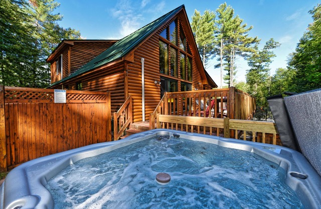* 3 Night Min Summer * Piscine privée et bain à remous, du plaisir pour tous!