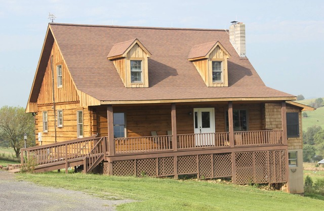 Log Inn à la ferme au coeur de la vallée de Shenandoah