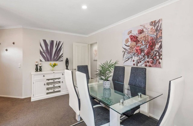 Logan House | Stylish Family Retreat w/ BBQ, Garage & Comfort