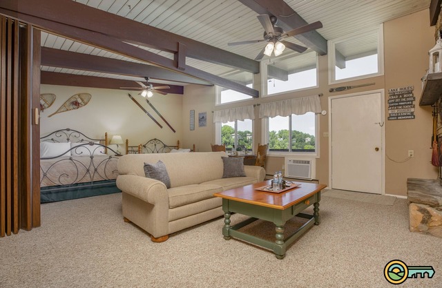 Logan Lodge (Unit #135) | Ski/MTB/Golf | Ski slope & Resort valley views | Vaulted ceilings!