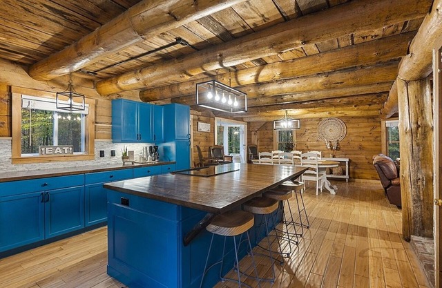 NEW! Entire Log Home With *PRIVATE hot tub