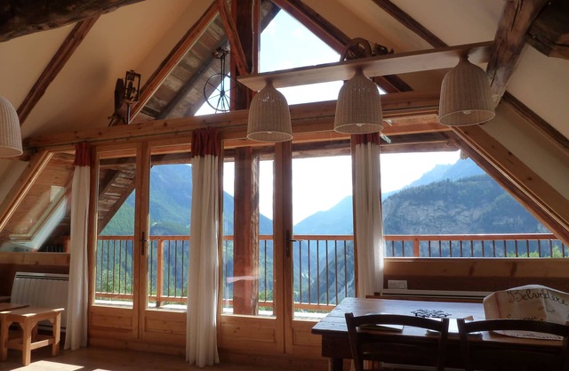Logis grand confort 'BELLA VISTA', au COEUR DU PARC DU QUEYRAS