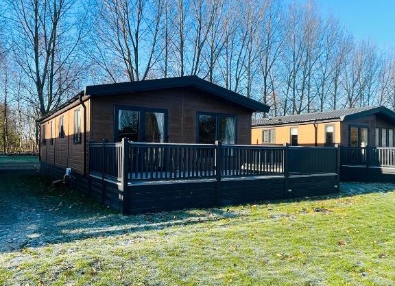 Loki's Retreat Lodge with Hot Tub