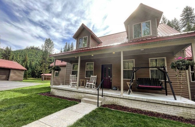 Lolo Hot Springs Guest Home