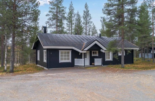 Lomaylläs / hankipolku 2 by Interhome