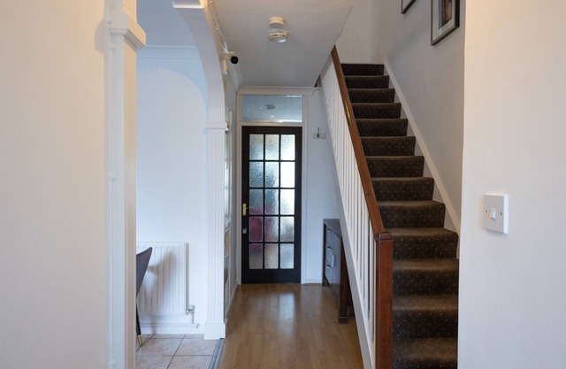 London - 4 Bed - Sleeps 8 - Garden - Pet Friendly