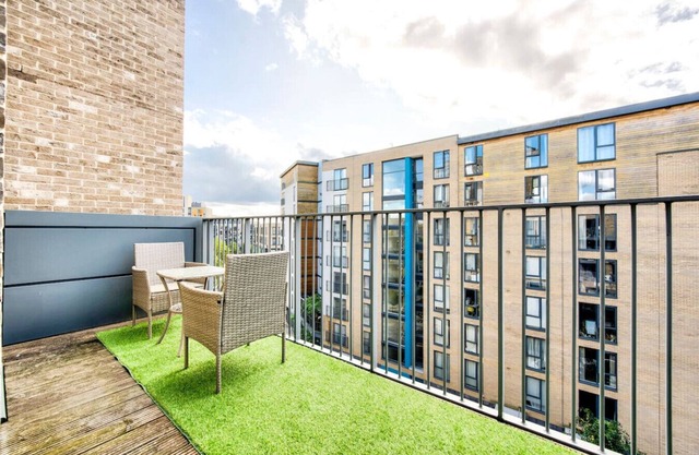 London Apartment, next to tube station