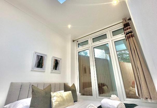 London Charm - Stylish Room in Spacious Home