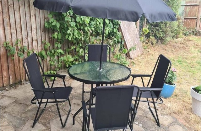 London - Sleeps 4 - Parking - Garden - Petfriendly