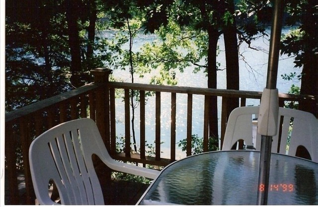 Lone Pine Cottage 1 chambre au bord du lac sur le lac Bryan