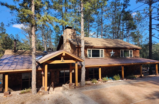 Lone Star Lodge in Whispering Pines w/ Mountain View - Epic Pickleball Fun!