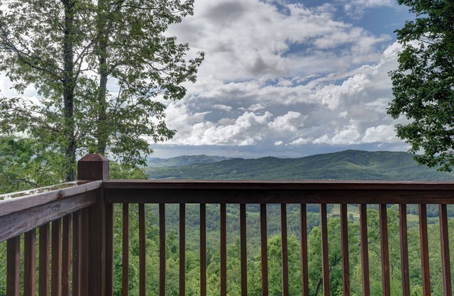 Magnifique vue sur la montagne! Literie pour 10! Réductions hebdomadaires! Tarifs militaires!