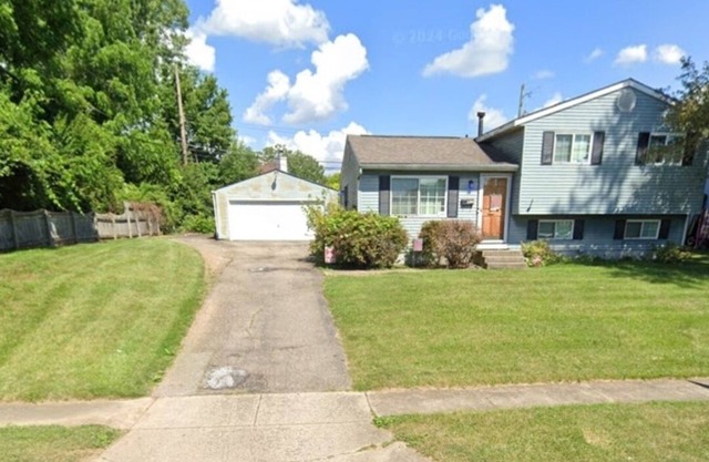 LONG TERM RENTAL ONLY/30 days or more APPROX 70 Dollars Per nite or 12mo. Lease
