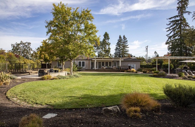 Long term rental...serenity found off of iconic Zinfandel Lane!
