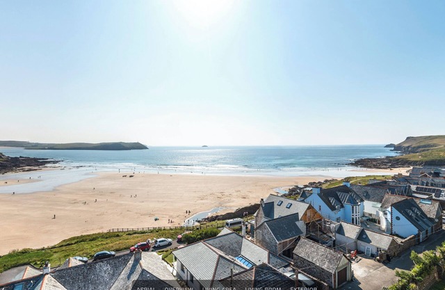 Long w/e breaks by the beach. View surf across terraced lawns . 2 mins to beach
