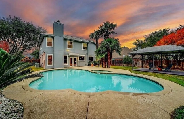 Longhorn Escape w/ Pool by StayLage
