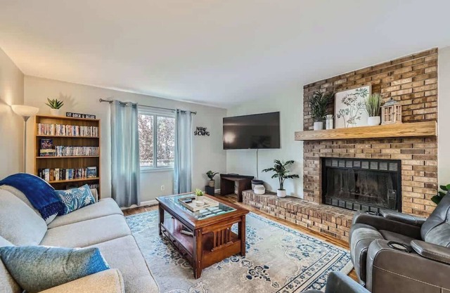 Longmont Gem, Pet & Family Friendly, Home Office, 30 Day