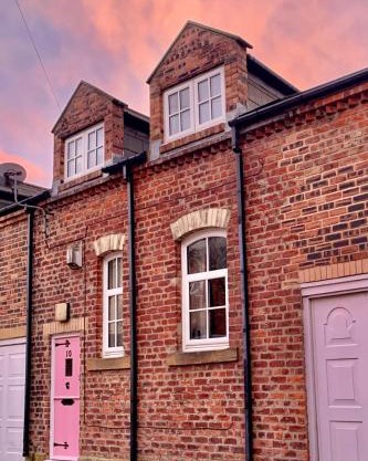 Longsands Hideaway Cottage - Sleeps 4 - Parking
