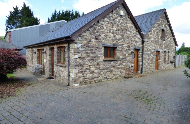 Longside, GILWERN