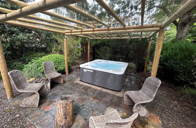 Lonsdale Villa Retreat