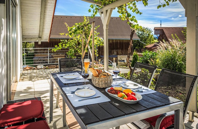 Look forward to a wonderful break from everyday life in this vacation apartment.
