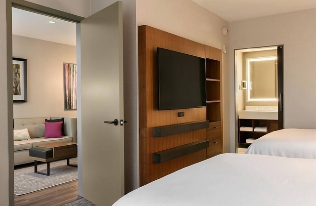 Look No More! 2 Comfortable Units, Indoor Pool, Free Breakfast, Parking!