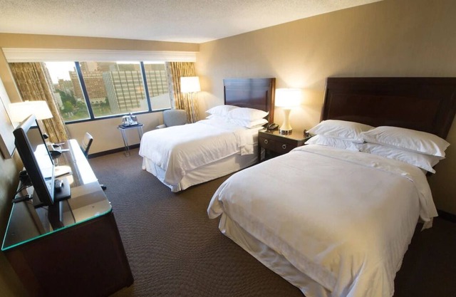 Look No More! 4 Convenient Units in Downtown, Restaurant, Bar