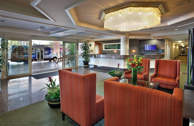 Look No More! Free Airport Shuttle & Continental Breakfast, Pets Allowed