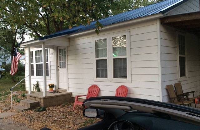 Prairie Grove Cottage - Détendez-vous, magasinez, jouez, apprenez et APPELEZ LES PORCS!
