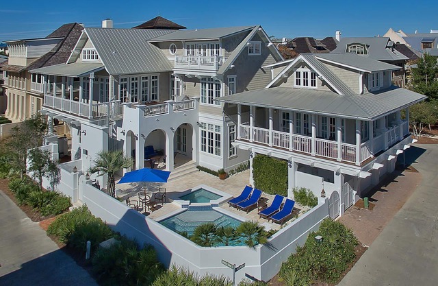 Looking Glass Cottage & Carriage House