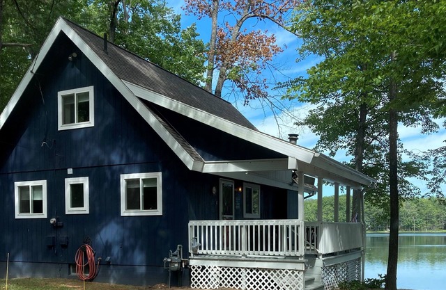 Looking to get away this fall? Come enjoy the Lake House!