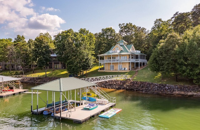 Smith Lake Rentals & Sales - REGARD SUR STONEY POINT - Porches enveloppants avec vue sur le lac