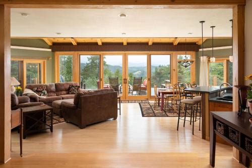 Lookout Lodge in Wondervu home
