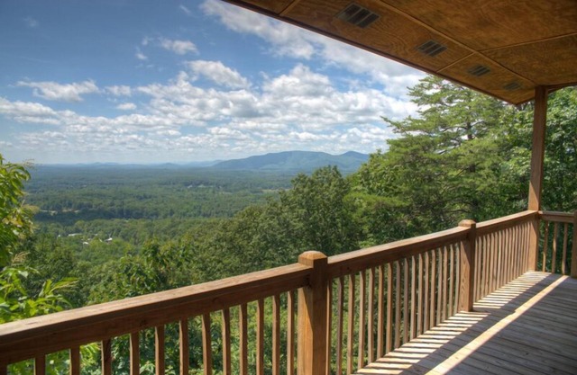 Lookout Pointe | 2BR Retreat with Spectacular Mtn Views and Hot Tub Near Helen