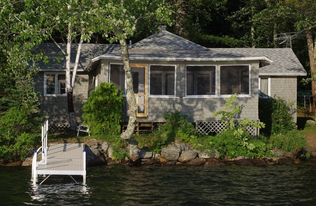 Loon Camp - à droite sur St. George Lake, plusieurs couchages, canot inclus