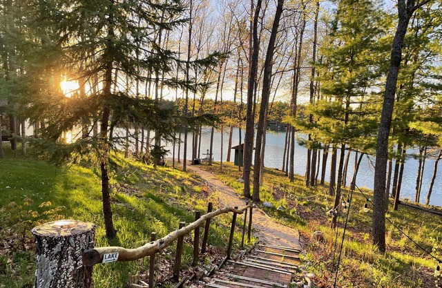 Loon Landing: Cozy Lakefront Cabin on Little Wolf Lake