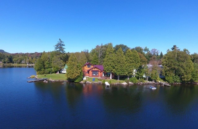 Loon Lodge, une cabine de 2 chambres au bord de l'eau sur Newark Pond à Newark, Vermont, NEK