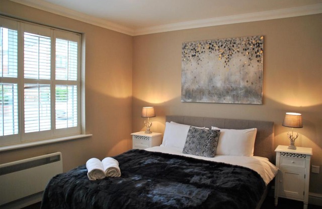 Lord Raglan House One Bedroom with Parking