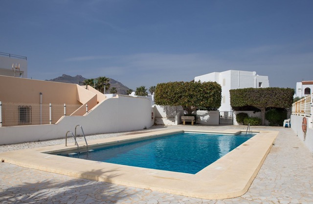 Los Llanos, lovely 2 bedroom, 1 bathroom 2 minute walk to the beach front